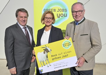 Wirtschaftskammer NÖ-Präsident Wolfgang Ecker, Landeshauptfrau Johanna Mikl-Leitner und LH-Stellvertreter Stephan Pernkopf stellen die Initiative „Green Jobs for YOU“ vor (v.ln.r.).