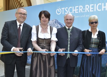 Eröffnung der Landesausstellung 2015 am Standort Neubruck: Landesausstellungs-Geschäftsführer Kurt Farasin, Bürgermeisterin Waltraud Stöckl (Gemeinde St. Anton an der Jeßnitz), Landeshauptmann Dr. Erwin Pröll und Bürgermeisterin Christine Dünwald (Gemeinde Scheibbs). (v.l.n.r.)