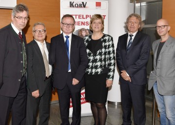 Im Bild von links nach rechts: Andreas Mühlbauer (Behindertenvertrauensperson beim Amt der NÖ Landesregierung), Mag. Gerald Nimführ (Rechtsabteilung GÖD), Mag. Michael Svoboda (Präsident KOBV), Landesrätin Mag. Barbara Schwarz, Mag. Manfred Rötzer (Leiter Sozialministeriumservice Landesstelle NÖ), Mag. Josef Fraunbaum (AK NÖ)