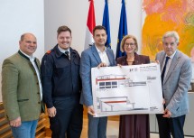 Von links nach rechts: VP-GPO Gerhard Koloc, Kdt. Matthias Köpf, Bürgermeister Rene Blum, Landeshauptfrau Johanna Mikl-Leitner und LAbg. Hermann Hauer.
