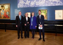 (v.l.) Vito Cecere, Botschafter Deutschland, Landeshauptfrau Johanna Mikl-Leitner, Sabine Haag, Generaldirektorin Kunsthistorisches Museum Wien, und Kurator Gudio Messling, der die Ehrengäste durch die Ausstellung „Holbein.Burgkmair.Dürer.Renaissance im Norden“ führte.