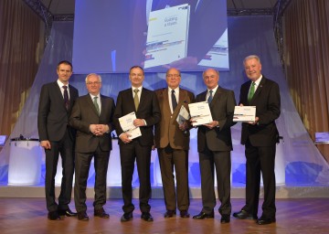 „10 Jahre Zukunft. MedAustron“ mit MedAustron-Geschäftsführer DI Alfred Zens, dem Medizinischen Leiter Prof. Dr. Eugen B. Hug, Doz. DI Dr. Manfred Krammer (Leiter des Department für experimentelle Physik am CERN), Univ.-Prof. DI Dr Peter Skalicky (ehem. Rektor der TU Wien), Landeshauptmann Dr. Erwin Pröll und MedAustron-Aufsichtsratsvorsitzenden Bgm. Mag. Klaus Schneeberger (v. l. n. r.).