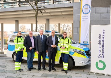 Kombination zwischen Pflege und Rettungsdienst bringt Vorteile. Im Bild von links nach rechts: Andrea Anhammer, Notruf NÖ Geschäftsführer Christof Constantin Chwojka, Landesrat Martin Eichtinger, Vorsitzender des ÖGK-Landesstellenausschusses Ing. Norbert Fidler und Sandro Sereinig 