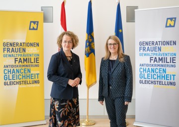 Die Landesrätinnen Christiane Teschl-Hofmeister und Ulrike Königsberger-Ludwig (v.l.n.r.) sprachen zum Internationalen Frauentag.