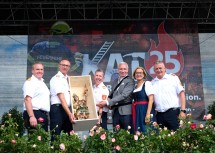 Alois Hochholzer, Landesfeuerwehrkommandant-Stellvertreter Martin Boyer, Alois Zaussinger, KAT25-Moderator Rainer Pariasek, Landeshauptfrau Johanna Mikl-Leitner und Landesfeuerwehrkommandant Dietmar Fahrafellner.