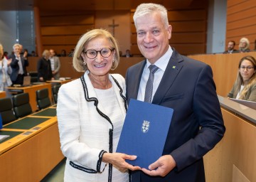 Landeshauptfrau Johanna Mikl-Leitner mit Anton Kasser, Landesrat für Finanzen und Landeskliniken.