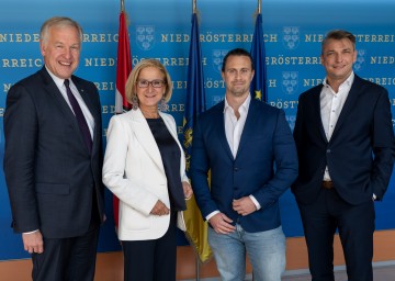 Landesrat Martin Eichtinger, Landeshauptfrau Johanna Mikl-Leitner, PVE-St. Pölten-Leiter Dr. Rafael Pichler und ÖGK-Generaldirektor Bernhard Wurzer