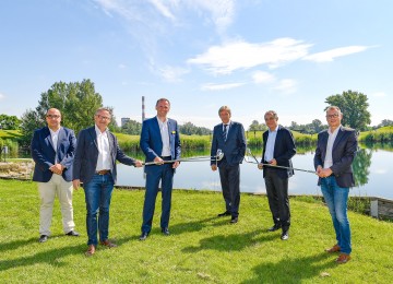 Ali Al Khaffaf, Christian Guzy, Landesrat Jochen Danninger, Robert Fiegl, Franz Wittmann und Manfred Huber freuen sich über zwei Golf-Spitzenturniere in Niederösterreich. 