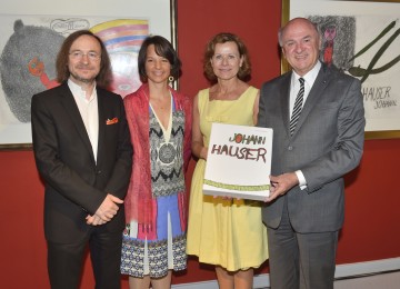 Feierten zehn Jahre Museum Gugging: der Künstlerische Direktor Prof. Dr. Johann Feilacher, Mag. Nina Katschnig, die Leiterin der Galerie Gugging, Standortleiterin Marion Koller und Landeshauptmann Dr. Erwin Pröll. (v.l.n.r.)