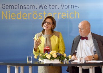 Informierten über das Projekt \"Jobchance\": Landeshauptmann-Stellvertreterin Mag. Johanna Mikl-Leitner und Mag. Karl Fakler, Landesgeschäftsführer des AMS Niederösterreich. (v.l.n.r.)