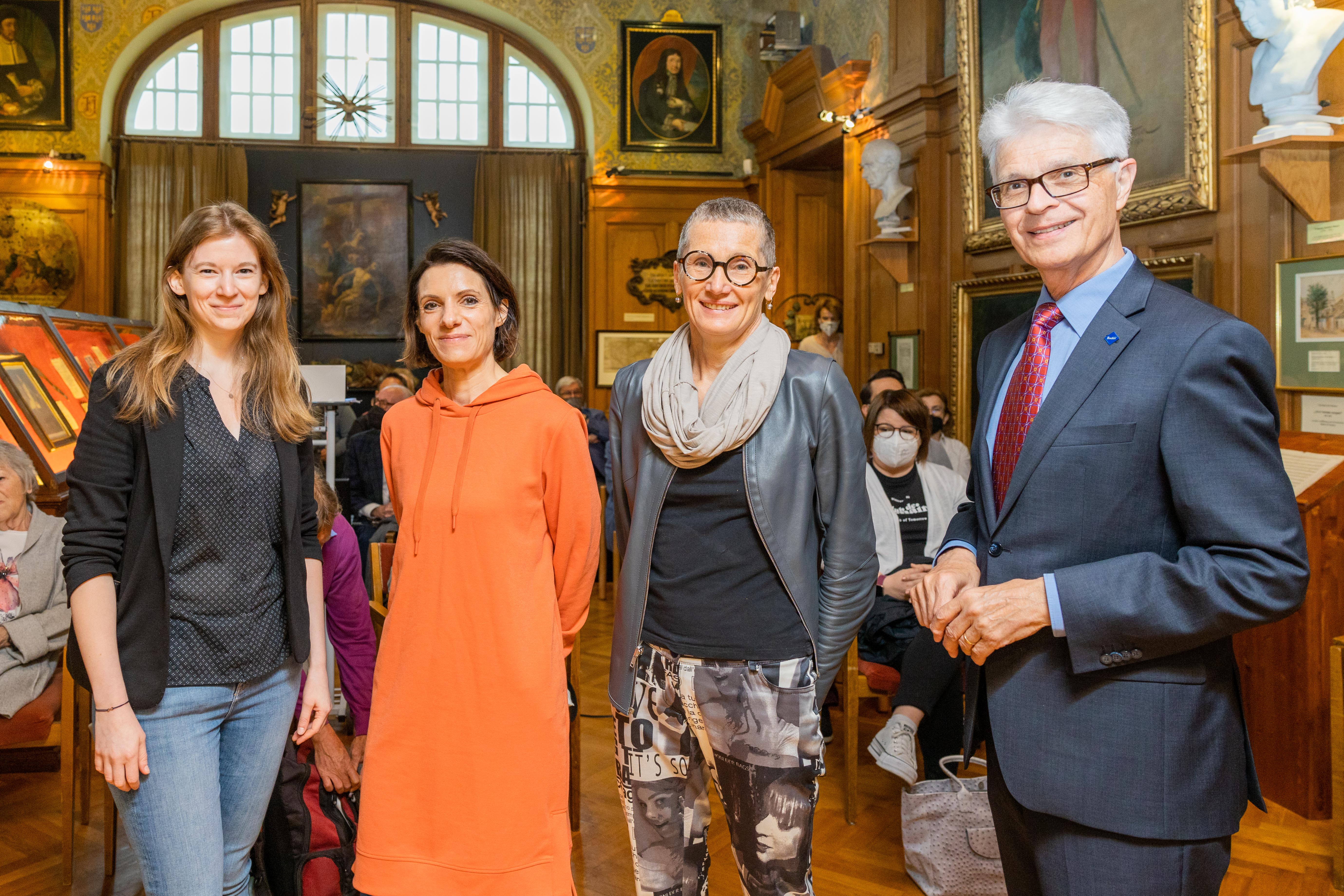 Im Bild (v.li.): Ulrike Fritsch(Stadtarchiv Baden), Heidemarie Bachhofer (NÖ Landesarchiv), Ulrike Scholda (Leiterin Abteilung Museen) sowie GR Ernst Schebesta.