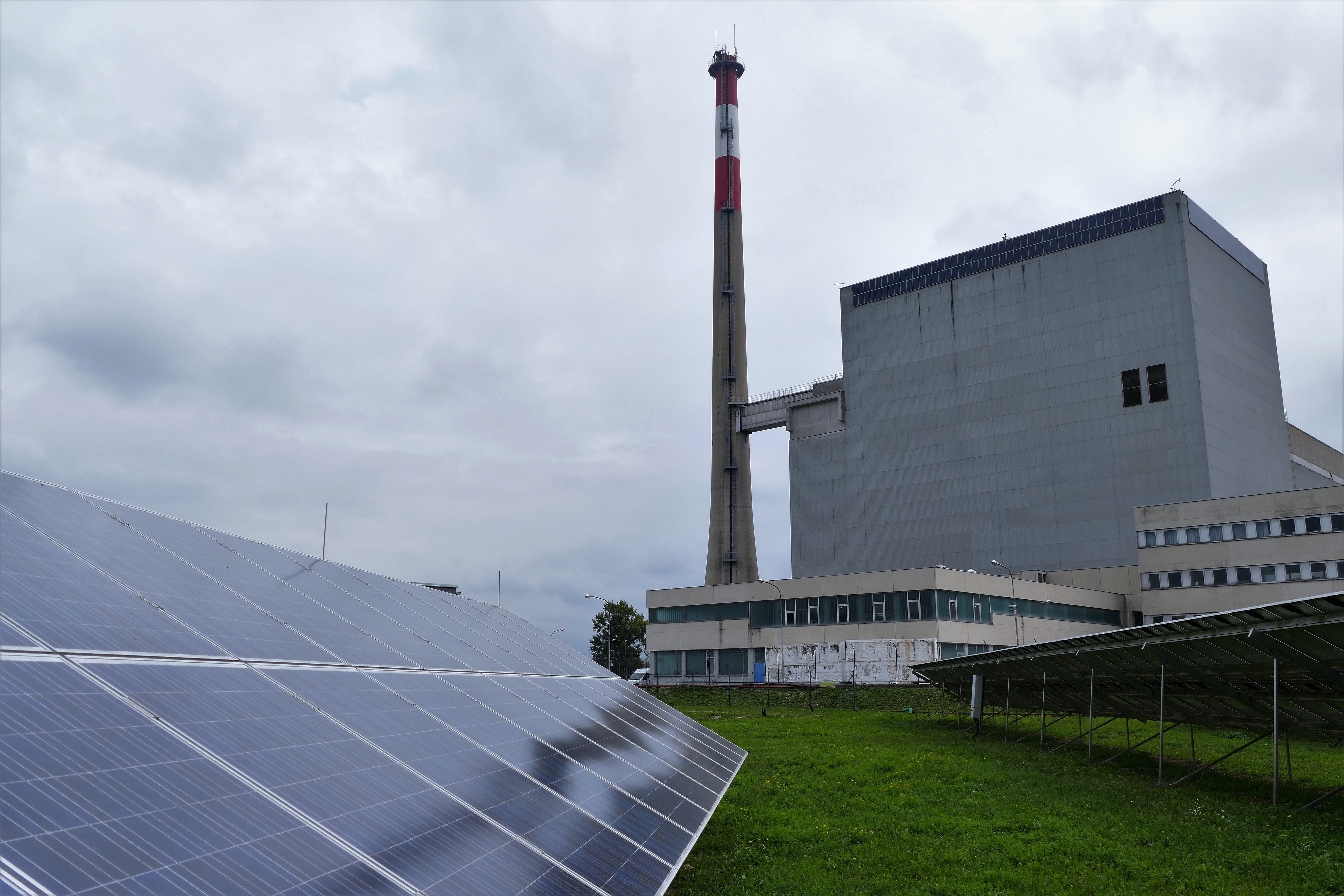 AKW Zwentendorf mit Photovoltaikpanelen